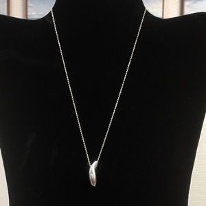 Tiffany & Co .925 silver necklace by Frank Gehry.